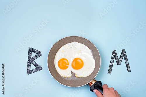  pan with two eggs described boom