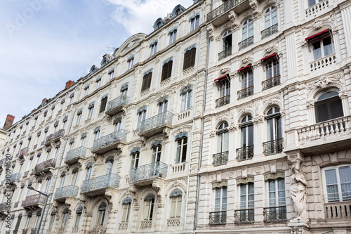 Fassade historischer Wohngeb  ude in Lyon  Frankreich