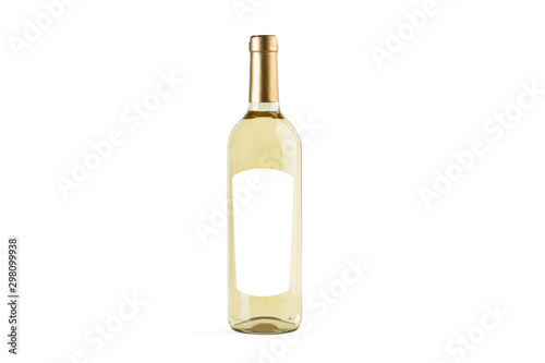 Botella de vino blanco con etiqueta blanca sobre fondo blanco aislado. Vista de frente. Copy space