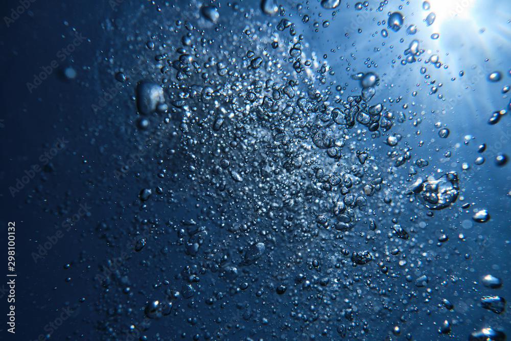 © PHILIPPE DEGROOTE/ADDICTIVE STOCK - Popping up air bubbles in sea water © PHILIPPE DEGROOTE/ADDICTIVE STOCK - Popping up air bubbles in sea water