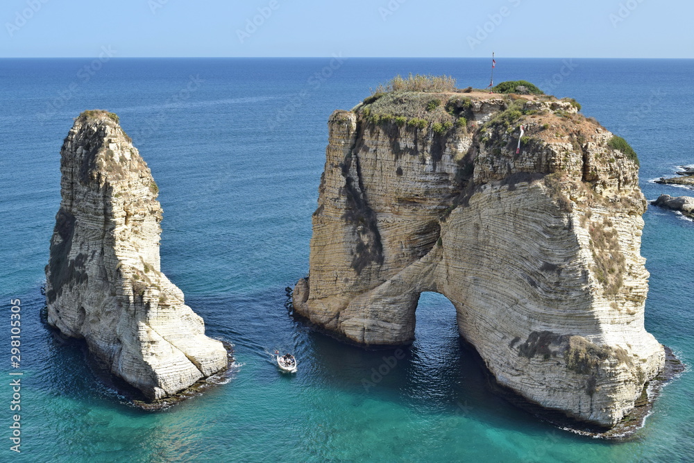 Fototapeta premium Widok na gołębie skały, Bejrut, Liban
