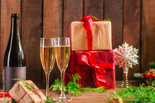 champagne and new year, christmas or noel (champagne glass, sparkling wine and gifts on the table) menu concept. food background. copy space. Top view