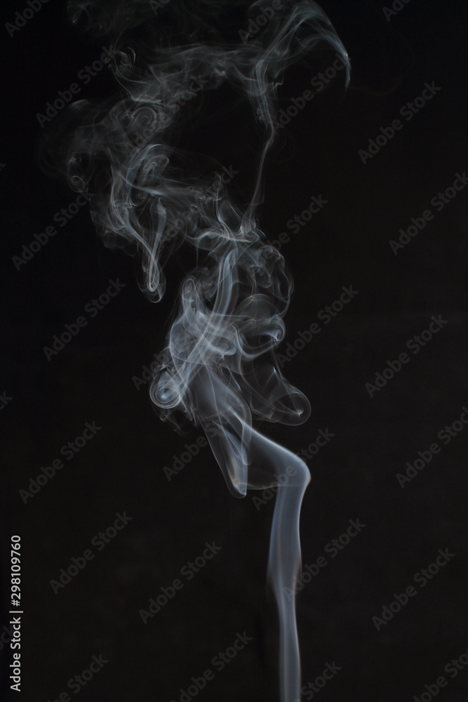 Obraz premium Abstract white smoke texture on black background