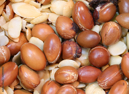 Tableau sur toile background of many seeds of Argan