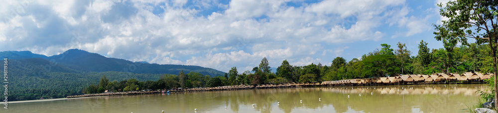 Many comfortable cabins to rest with a view of the mountains and wide vegetation.