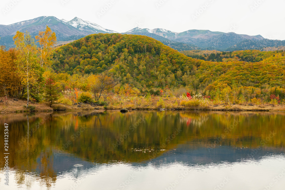 秋のまいめの池と乗鞍岳