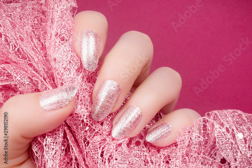 Tela glittered shiny rose nails