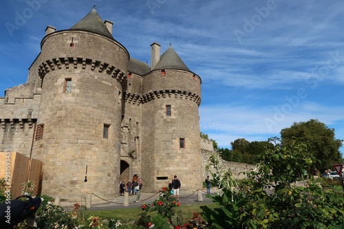 Tableau sur toile Guérande en Loire-Atlantique, vue sur la porte Saint-Michel et les remparts de l