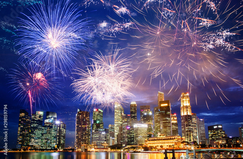 fajerwerki na sylwester panoramę Singapuru