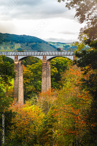 Canvas-taulu Pontcysyllte Aqueduct with Llangollen Canal in Wales, UK