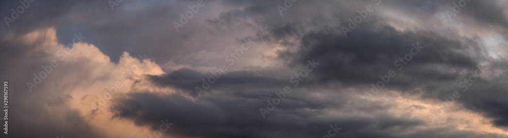 Obraz premium Dramatic Panoramic View of a cloudscape during a dark, rainy and colorful sunset. Taken in Alaska, USA.