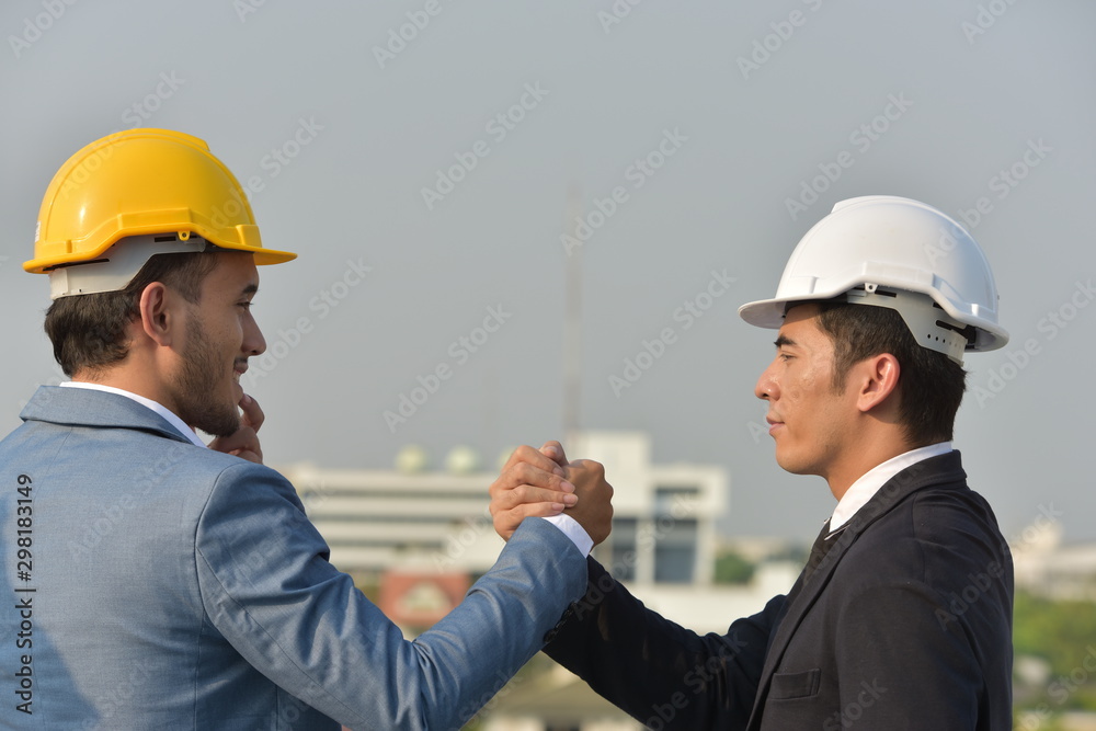 Engineers and technicians Shake hands, agree, work together Engineers and technicians Shake hands, agree, work together