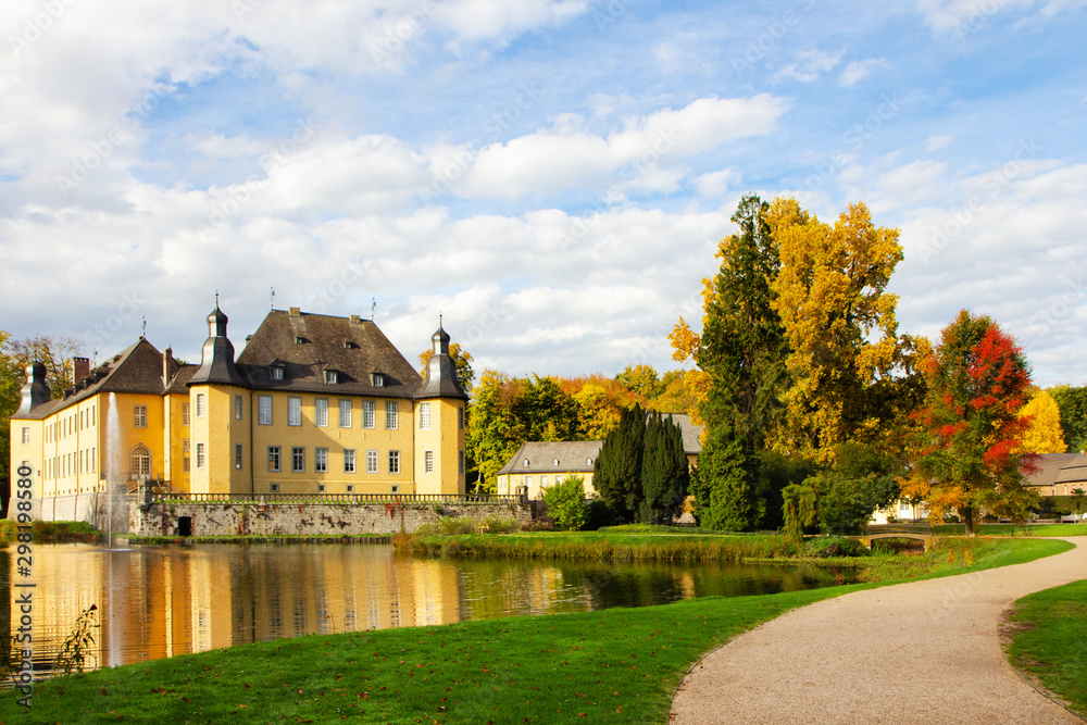 Schloss Dyck im Herbst