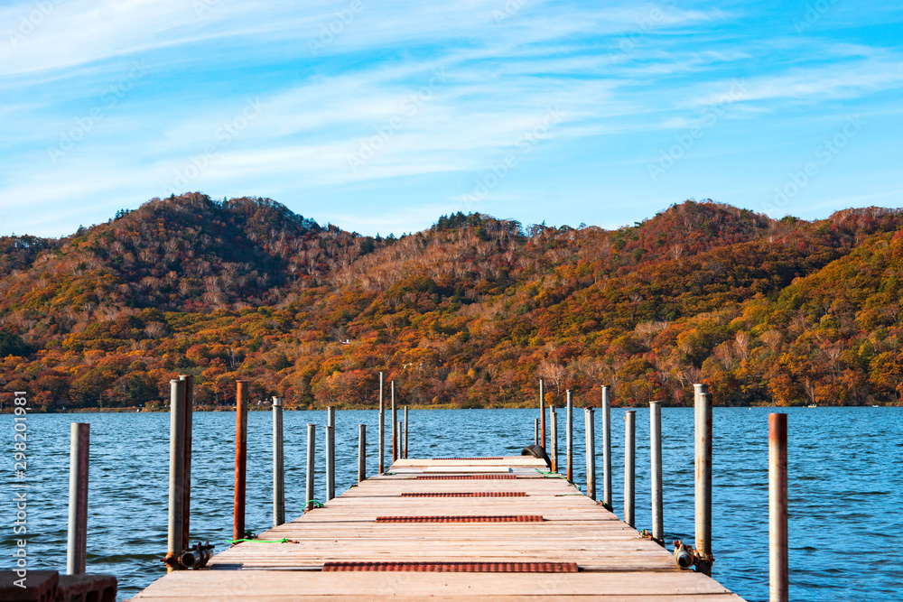Naklejka premium 赤城山の湖(大沼)にある桟橋／群馬県前橋市