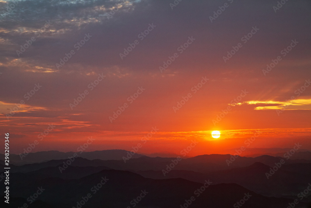 雲間に沈む太陽 / 銭坪山から見るサンセット