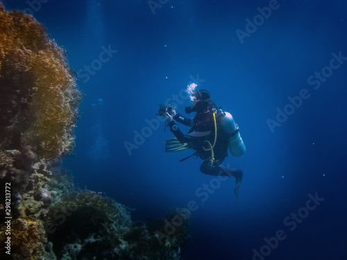 Taucher im Korallenriff Rotes Meer © Axel