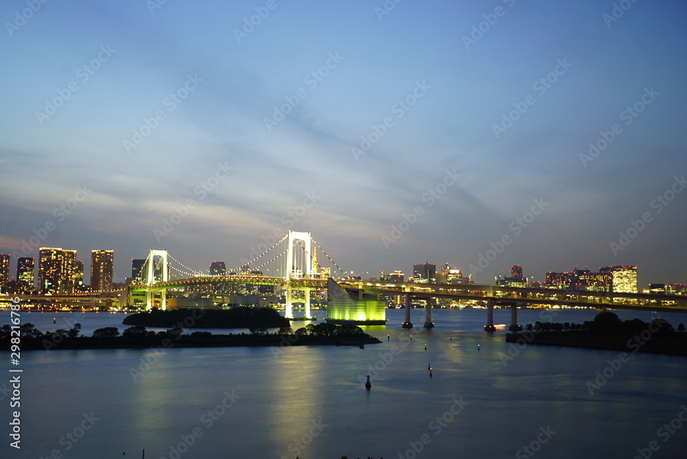 Obraz premium Rainbow Bridge in Odaiba, Tokyo