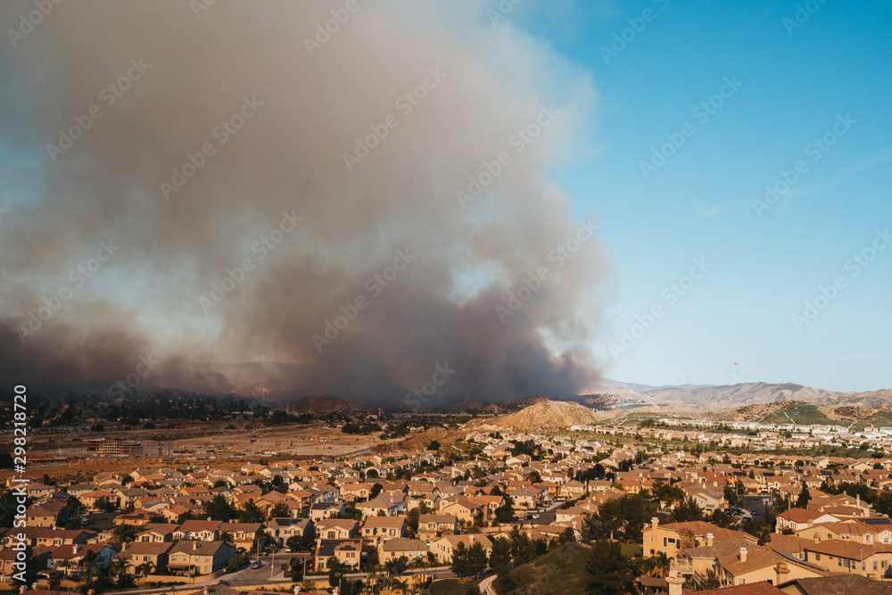 Fototapeta premium California wildfire threatens a residential area 