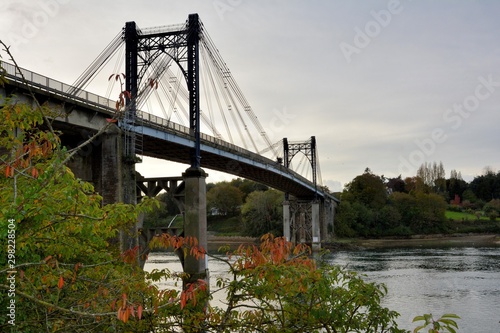 Le pont suspendu de Lézardrieux en Bretagne photo