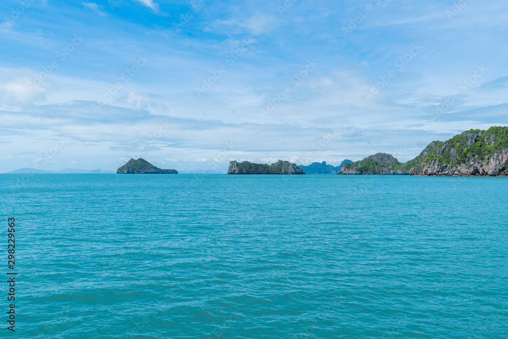 Fototapeta premium Sunny Scenery on Ang Thong National Park in Koh Samui, Thailand