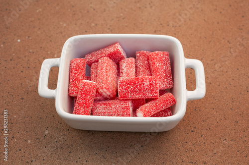   Guardar Descargar vista previa Close up of sugary candies as background. Jelly sweets in a bowl. Red sugary candy ready to eat.