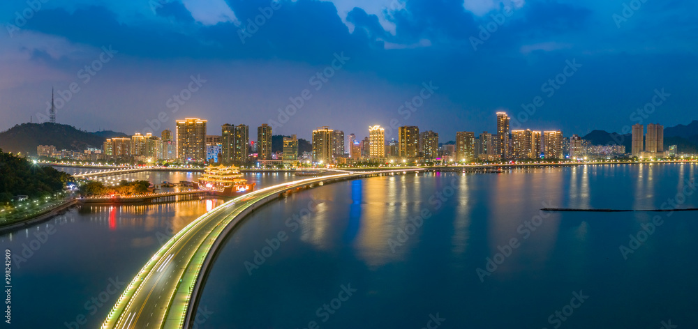Fototapeta premium Couple Road and Beaver Island Beach Night View in Zhuhai City, Guangdong Province