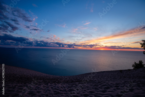 Fototapeta Naklejka Na Ścianę i Meble -  Sonnenuntergang am Meer mit Sanddünen