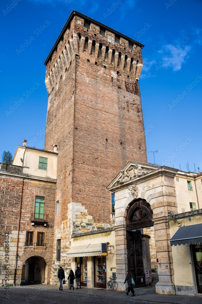 torrione di porta castello in vicenza, italien
