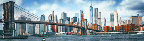 Foto Murales Suspension Brooklyn Bridge across Lower Manhattan and Brooklyn. New York, USA.