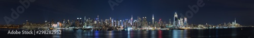 Panoramic view of the night in Manhattan  cityscapes of New York  USA