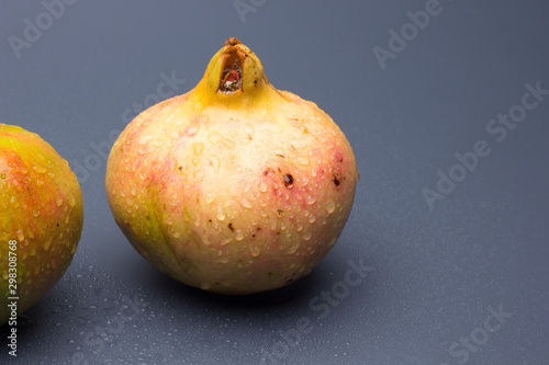 Granada, fruta de Granada llena de vitaminas y antioxidantes; La Granada se da en Otoño a finales del verano. photo