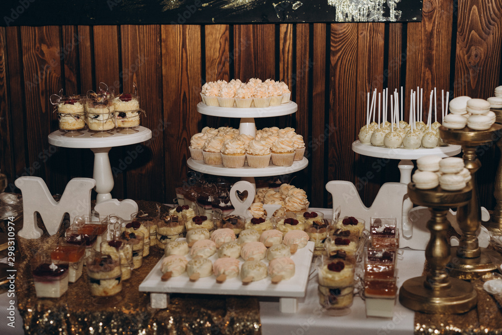 wedding candy bar, ideas of delicious and beautiful snacks
