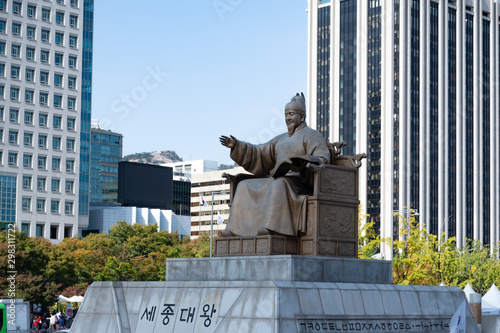 韓国ソウル　光化門広場　世宗大王像 photo