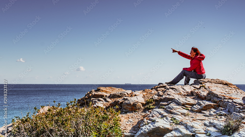 Obraz premium Tourist woman on sea cliffs in Spain