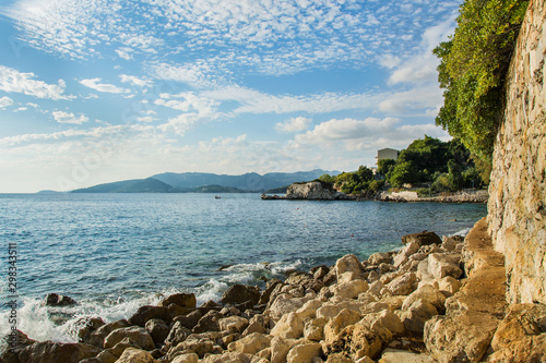 Fototapeta Naklejka Na Ścianę i Meble -  piękna panorama Chorwackiego wybrzeża, morze i góry