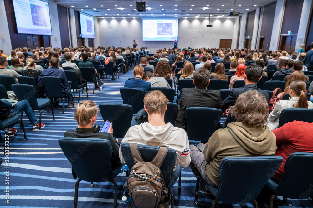 Image of a conference that takes place in a large conference room, workshop for young professionals, training in a large conference room, adult training - obrazy, fototapety, plakaty 