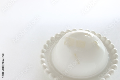 milk agar jelly with mint on 