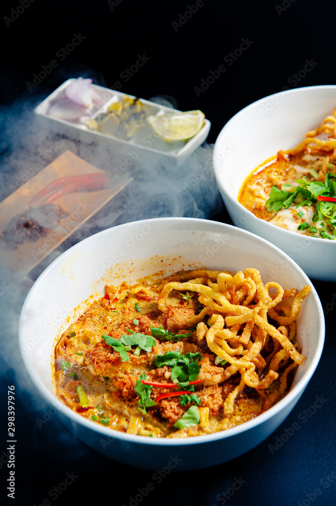 Khao Soi Chicken, a Thai food that is widely popular in the north along with the side dishes. With crispy fried chicken on top