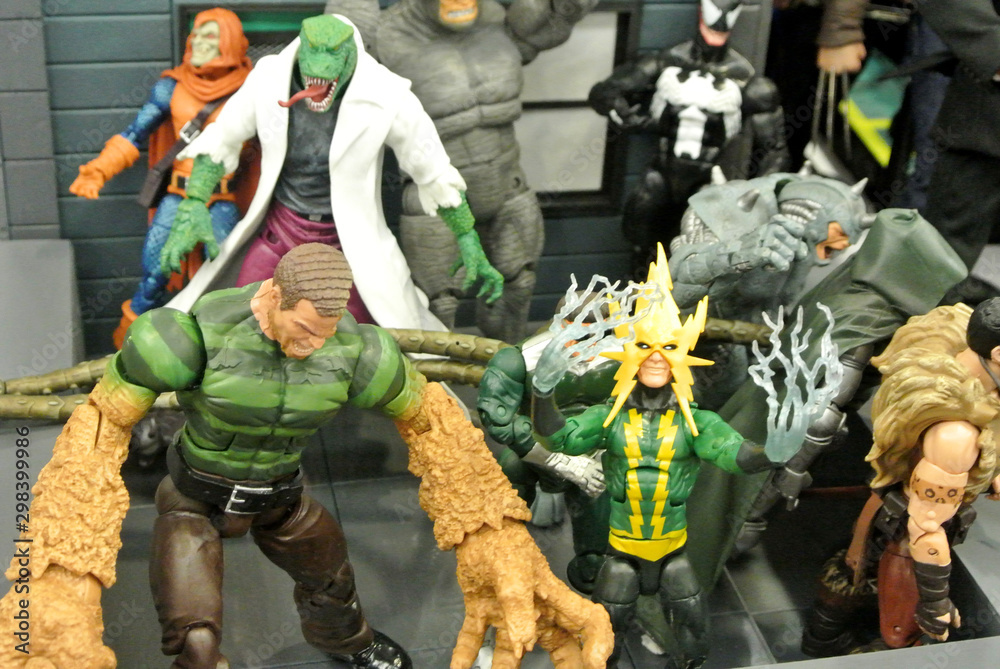 Fototapeta premium KUALA LUMPUR, MALAYSIA -MARCH 31, 2018: Selected focused of Marvel Comic action figure call Spider-man. He was one of the Avengers team. Action figures gather together by the collector.