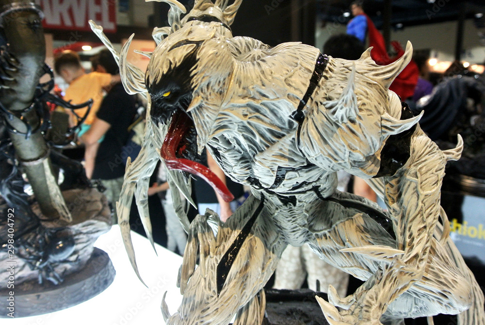 Obraz premium KUALA LUMPUR, MALAYSIA -APRIL 7, 2018: Selected focused on Marvel Comic action figure called Anti-Venom. Supervillain enemy of Spider-man. Action figures displayed by the collector.