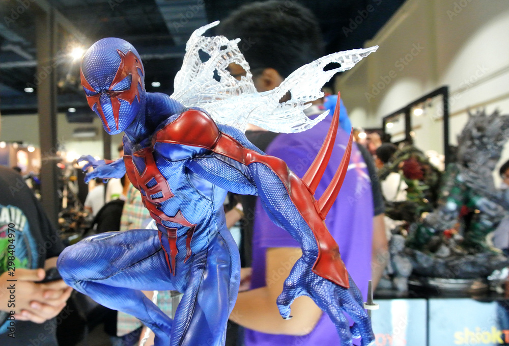 Obraz premium KUALA LUMPUR, MALAYSIA -APRIL 7, 2018: Selected focused of Marvel Comic action figure called Spider-man 2099. Futuristic Spider-man character. Action figures displayed by collector.