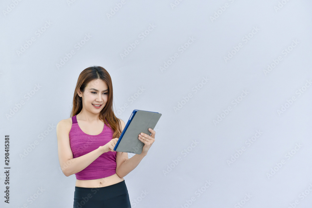 Check fitness information through a modern tablet application. Check fitness information through a modern tablet application.