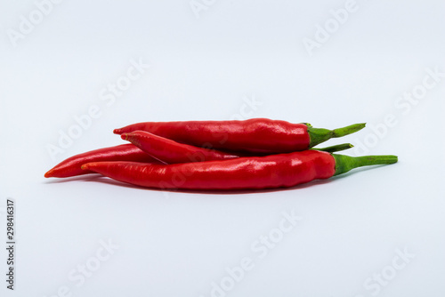 Obraz na płótnie A pile of fresh red chili peppers isolated on a white background w salonie
