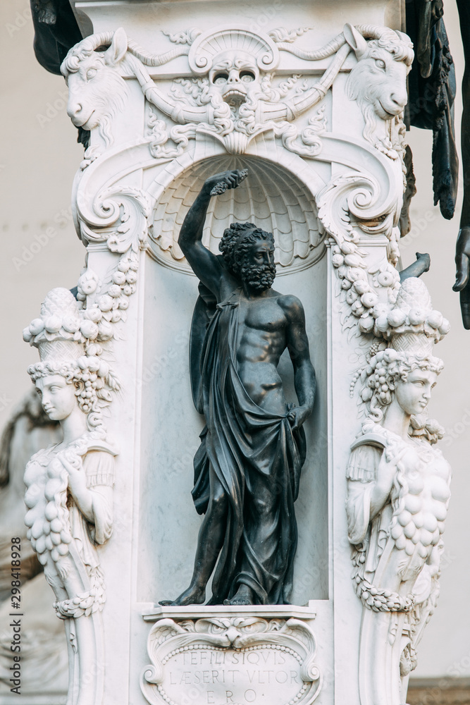 Obraz premium Details of the architecture and sights of Rome. Fountains and statues in parks.