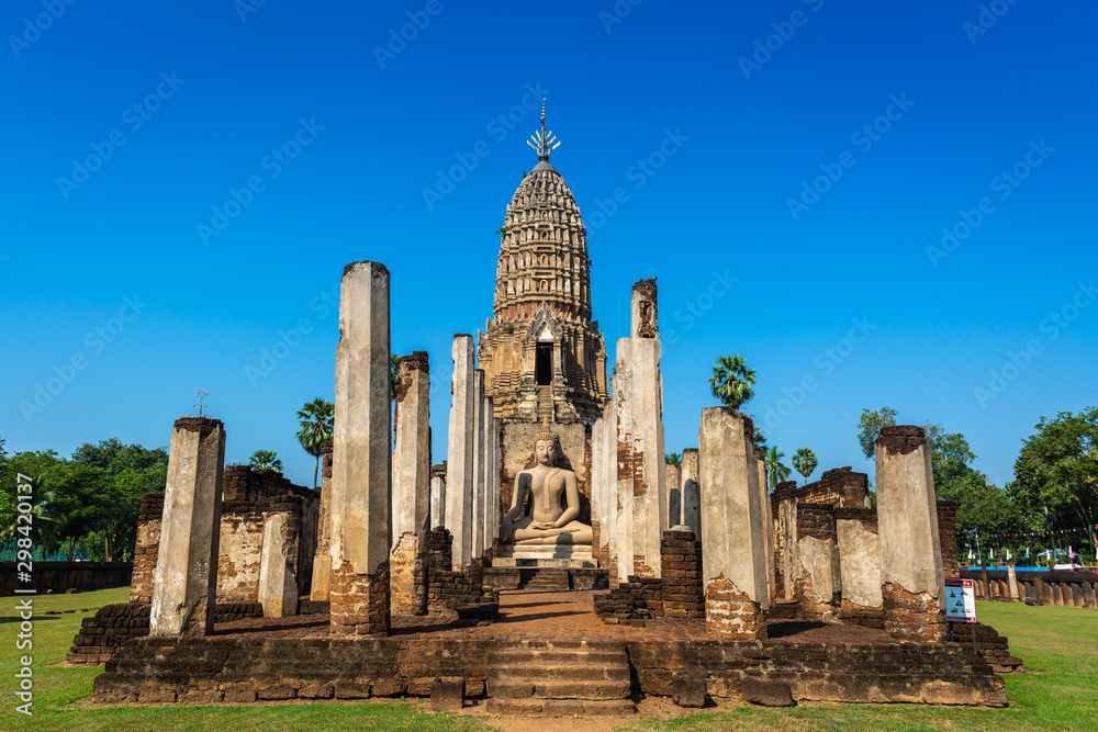 Obraz premium Phra Si Ratana Mahathat Chaliang temple in Sukhothai province, Thailand.