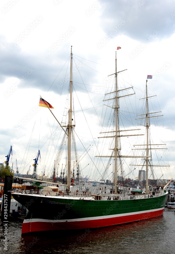 Hamburg, Traditionssegler an den Landungsbrücken Hamburg, Traditionssegler an den Landungsbrücken