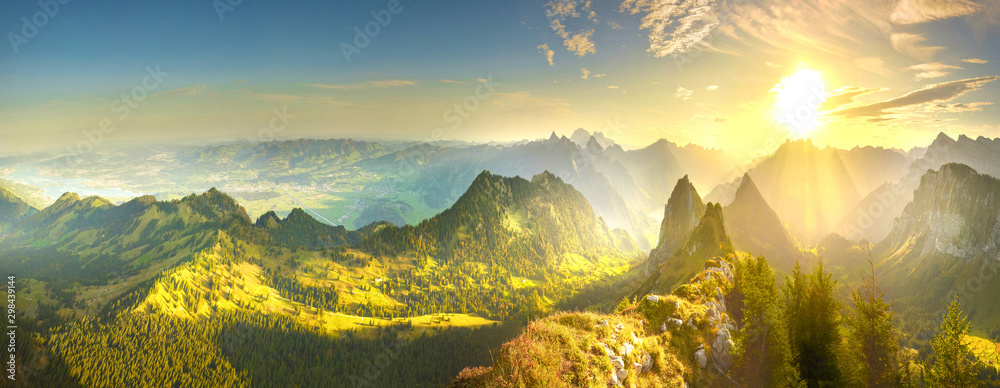 Plakat Jesieni dolina przy wschodem słońca w Alps