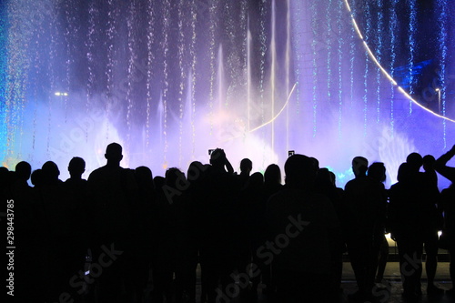 Spectators who follow the work of the musical fountain