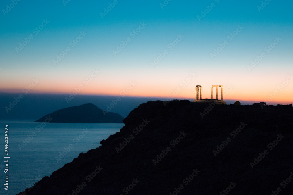 Tempio di Poseidone illuminato dopo il tramonto, Capo Sunio, Grecia