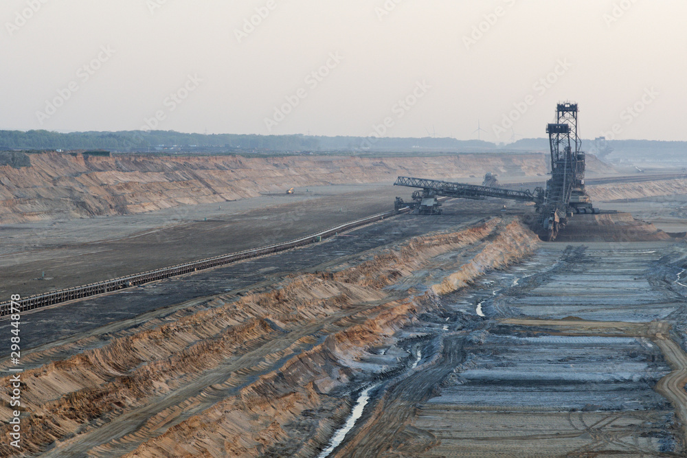 Fototapeta premium Braunkohlebagger im Tagebau Hambach